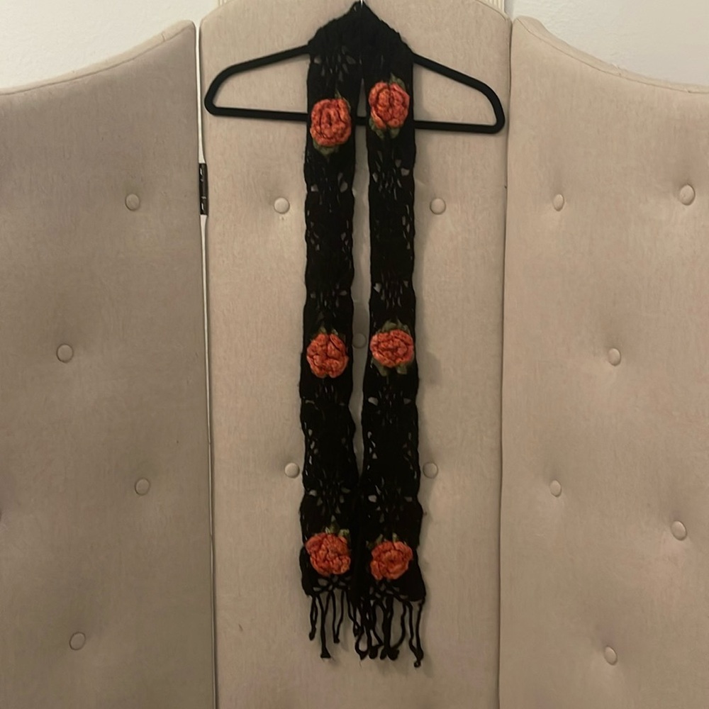 Vintage Hand Made Crochet Triangular Black Shawl/Scarf w Coral Flowers & Fringes
